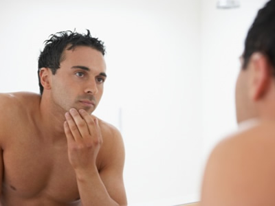 为什么年轻男性容易患脂溢性脱发 为什么年轻男性容易患脂溢性脱发